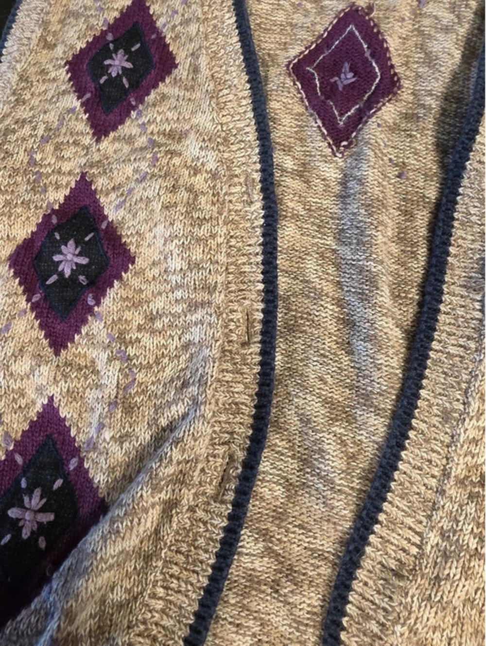 Embroidered vest - Picture 3 of 6